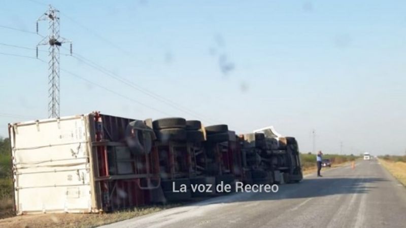 Volcó un camión en Esquiú