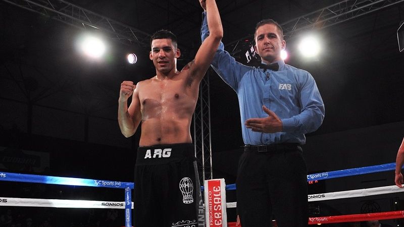 Cóceres venció a Peralta y ganó otro título en los medianos