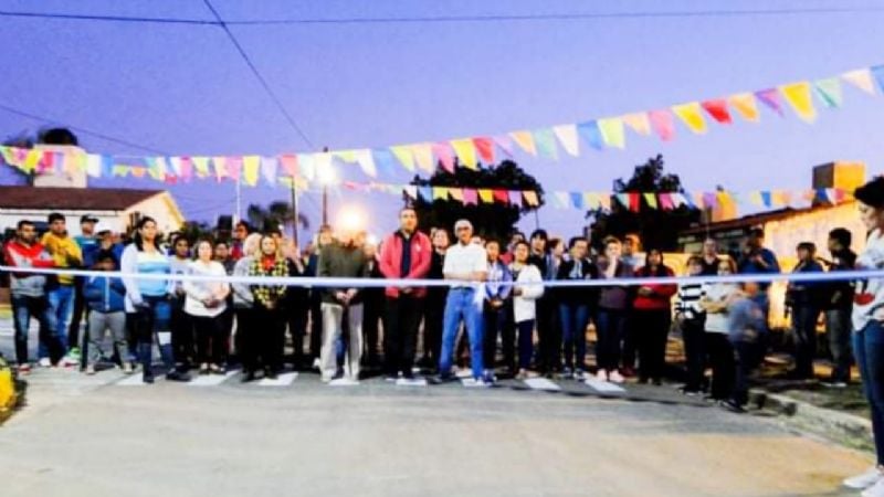 Herrera inauguró pavimentación de barrios 50 y 48 viviendas
