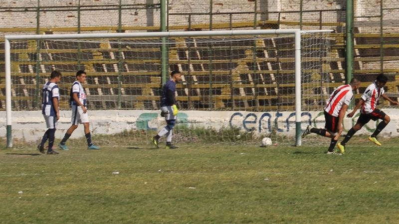 Policial escolta en la “A” y Estudiantes líder de la “B”
