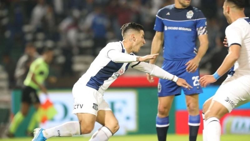 Talleres recibió como ídolo a Diego pero hundió a Gimnasia