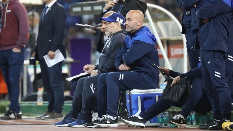 Talleres recibió como ídolo a Diego pero hundió a Gimnasia