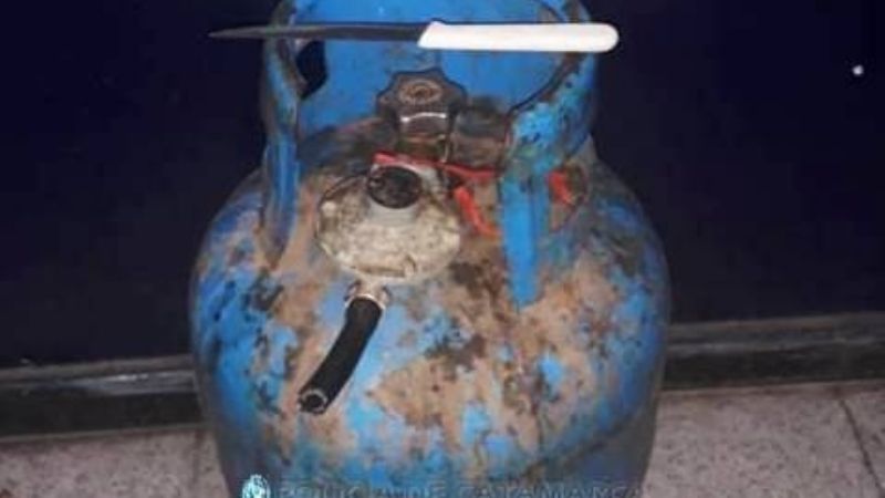 Aprehenden a un joven con una garrafa y un cuchillo