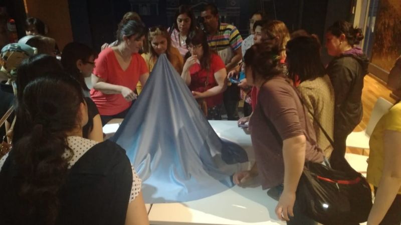 Una puntada en el bordado de un manto para la Virgen