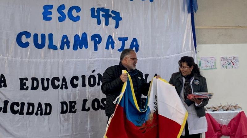 Senadores en la inauguración de la remodelación de la Escuela de Culampajá