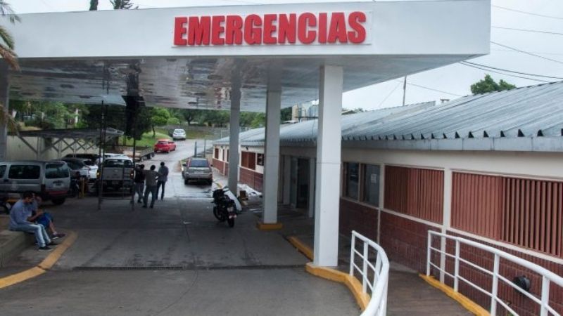 Un hombre cayó por las escaleras y lo encontraron descompensado