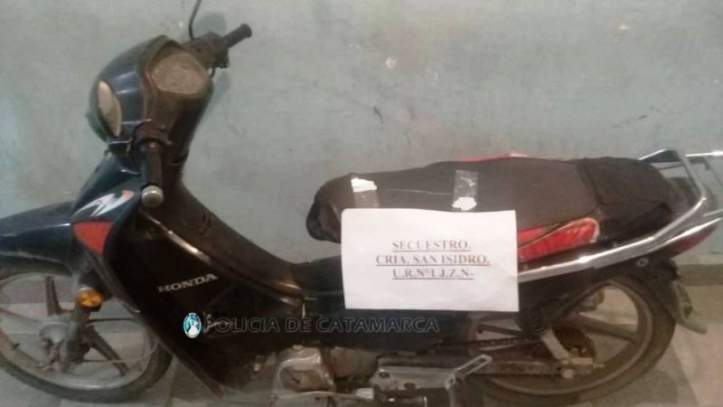 Secuestran moto sin papeles, una robada y arrestan a un hombre en operativo