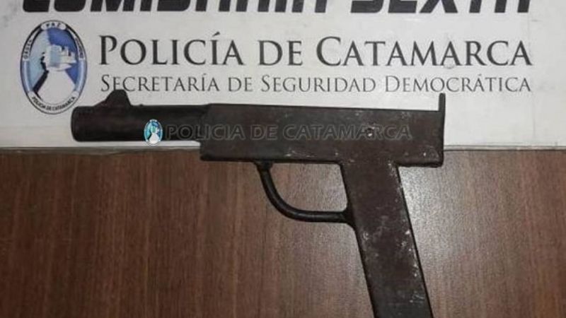 Incautan una réplica de arma de fuego