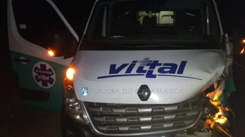 Ambulancia de empresa privada chocó con un animal en Belén