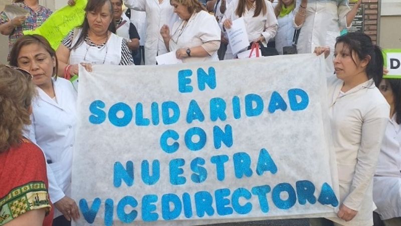 Docentes protestaron por la agresión a una Vice directora