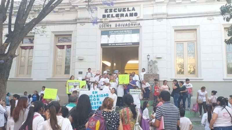 Docentes protestaron por la agresión a una Vice directora