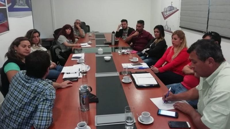 Mañana atacarán vía aérea a las langostas