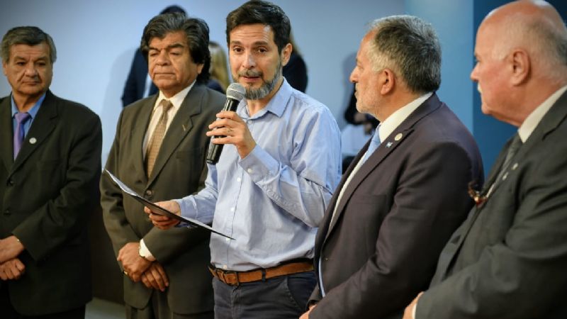 Resolución y declaraciones en la Cámara de Senadores