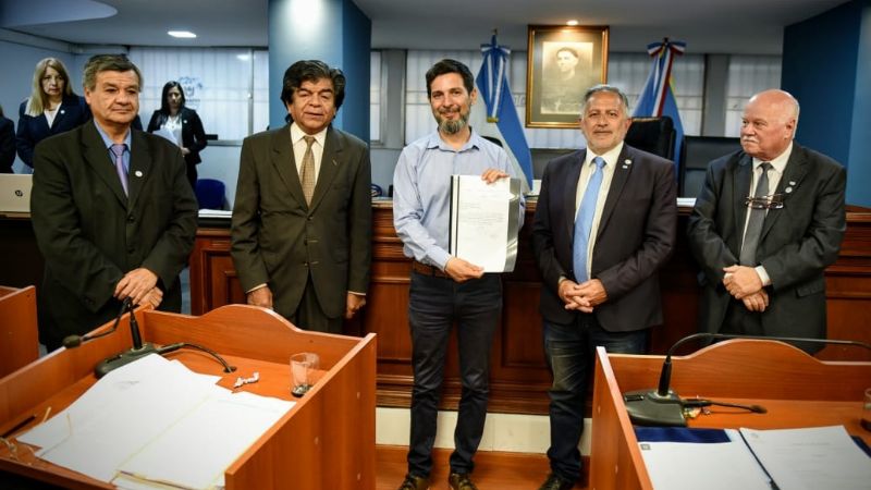 Resolución y declaraciones en la Cámara de Senadores