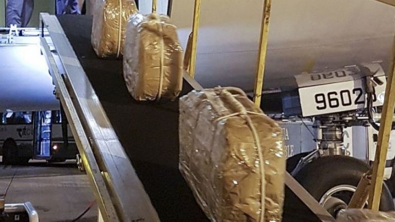 Detienen a tres efectivos por los 254 kilos de cocaína secuestrados en Ezeiza
