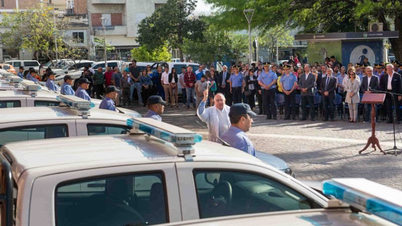 Lucía entregó nuevas unidades móviles a la Policía