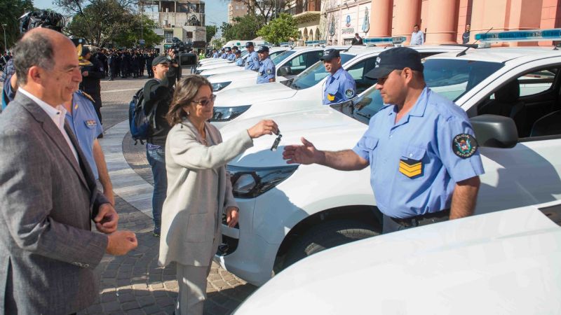 Lucía entregó nuevas unidades móviles a la Policía