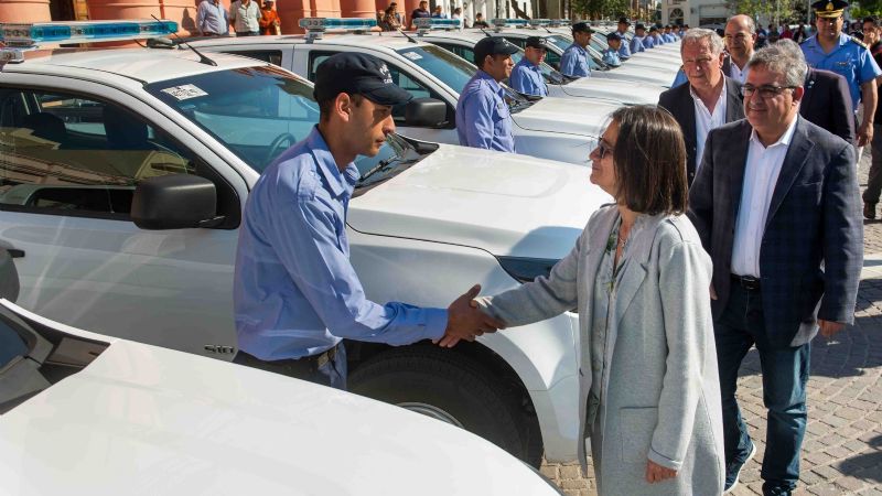 Lucía entregó nuevas unidades móviles a la Policía