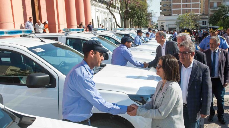 Lucía entregó nuevas unidades móviles a la Policía