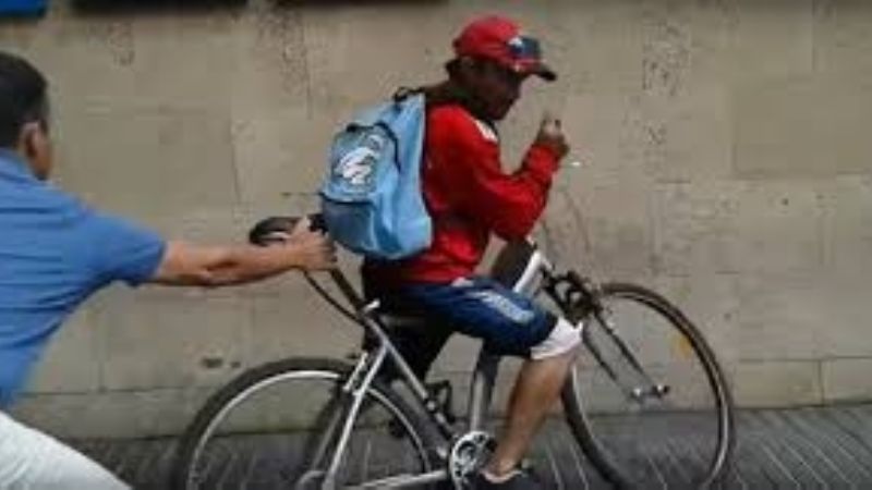 Nueva modalidad: robo piraña a ciclistas