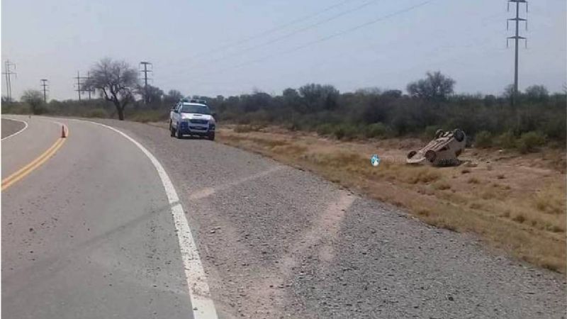 Cordobeses volcaron en la ruta 60 y quedaron hospitalizados