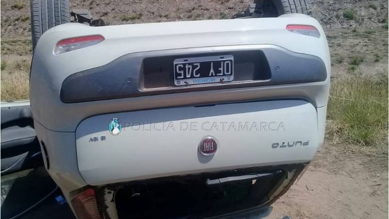 Cordobeses volcaron en la ruta 60 y quedaron hospitalizados