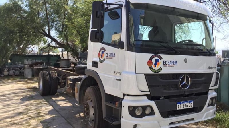 Camiones nuevos para grúas nuevas en la EC SAPEM