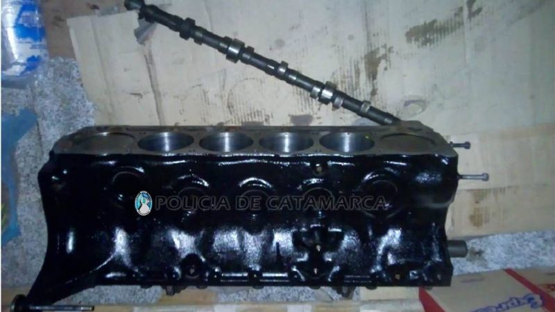 Secuestran un motor y seis cilindros que eran trasladados en una combi
