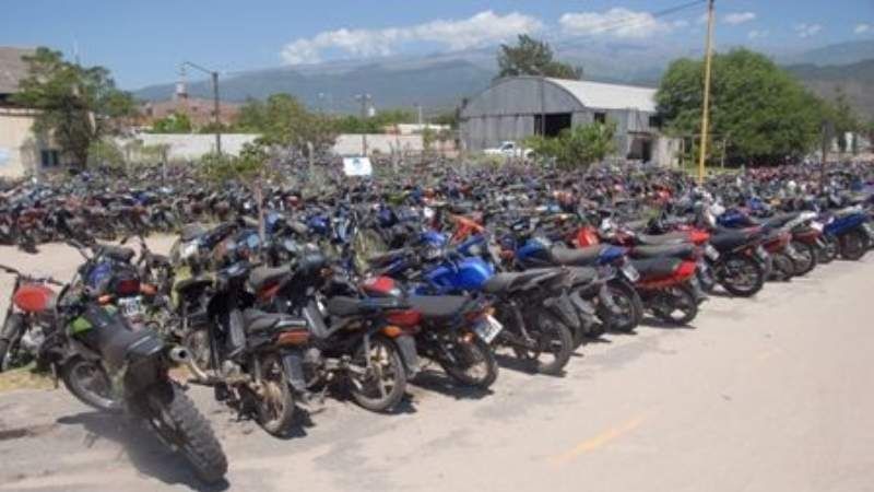 Pagó la multa para retirar la moto, pero no estaba