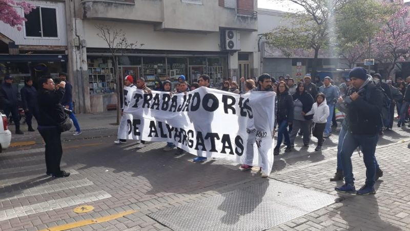 Ex empleados de Alpargatas siguen sin respuestas