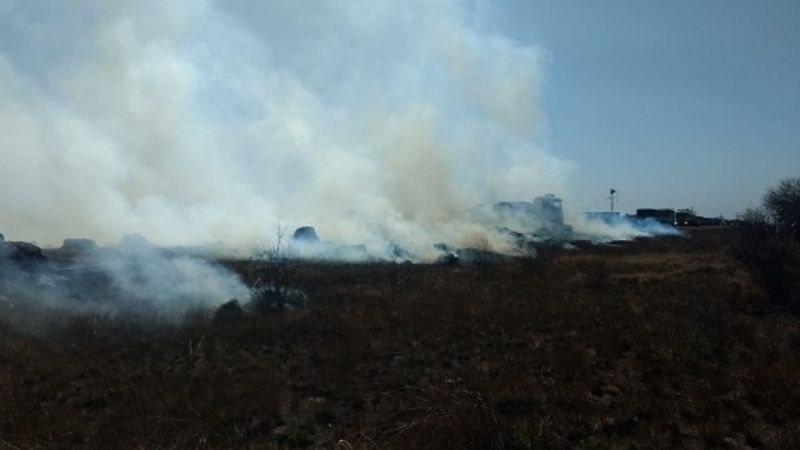 Se incendió la carga de un camión