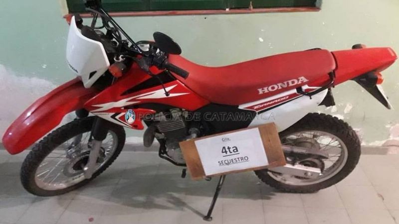 Recuperan una moto robada que estaba abandonada