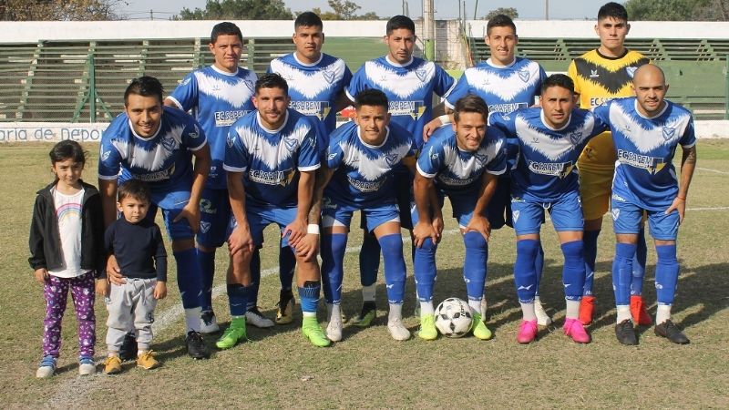 Vélez bajó a Villa Cubas y dejó a “Poli” en la cima