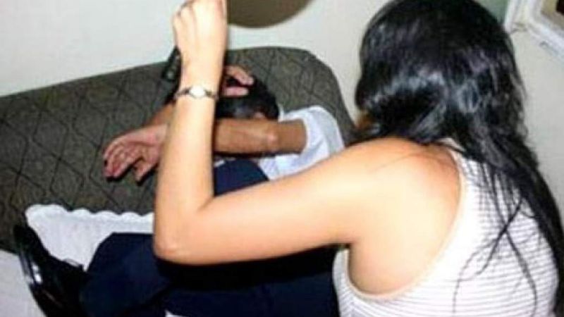 Mujer quedó detenida por golpear a su ex