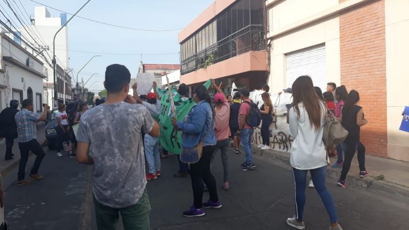 Familiares del joven Arias marchan pidiendo justicia