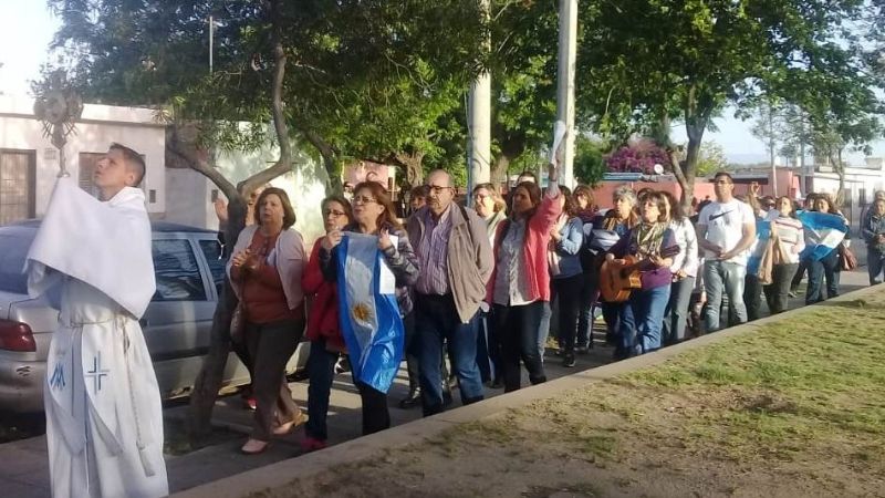 Se reza por la Patria en distintas parroquias