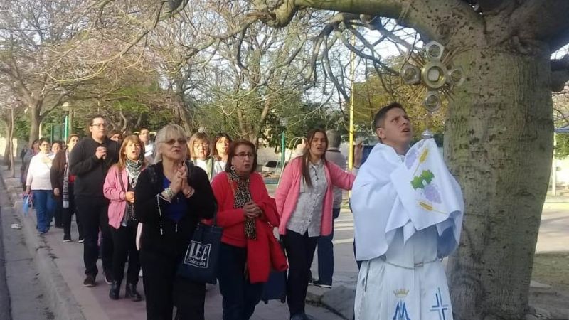 Se reza por la Patria en distintas parroquias