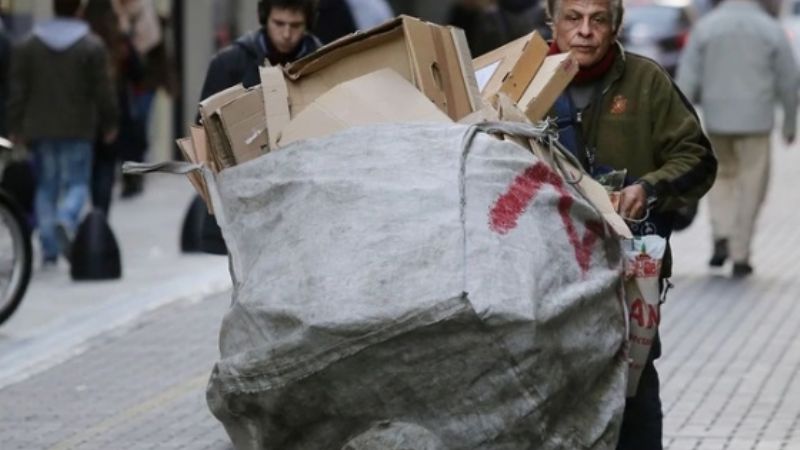 La pobreza subió al 35,4% y ya alcanza a 15,9 millones de argentinos