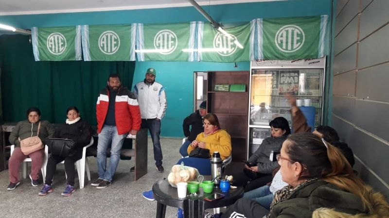 Continúa el paro de municipales en Recreo