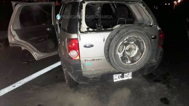 Chocó con un animal, impactó contra una camioneta y volcó