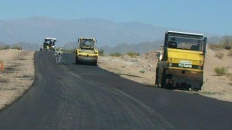 Siguen tareas de bacheos en Casa de Piedra y las Salinas