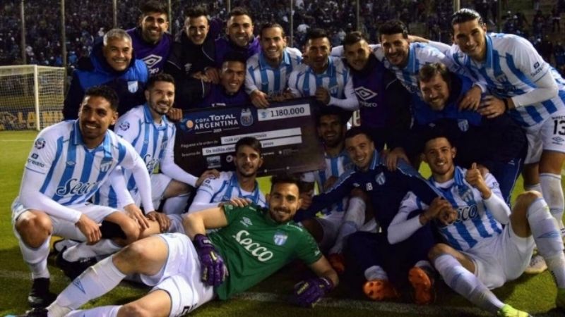 Atlético Tucumán pasó por penales en la Copa Argentina