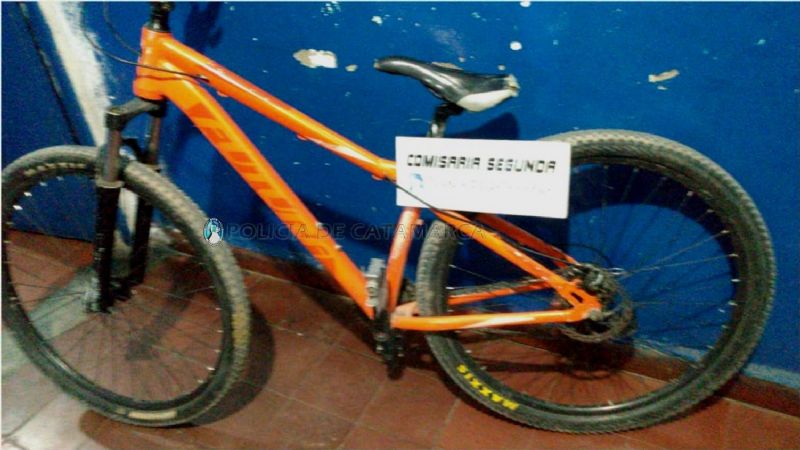 Arrestan a un joven y secuestran una bicicleta de dudosa procedencia