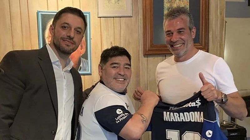 Maradona es el nuevo director técnico de Gimnasia
