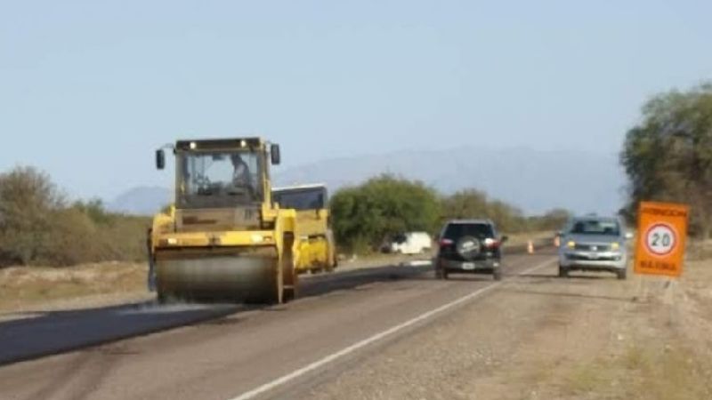 Sigue la repavimentación de Casa de Piedra a las Salinas