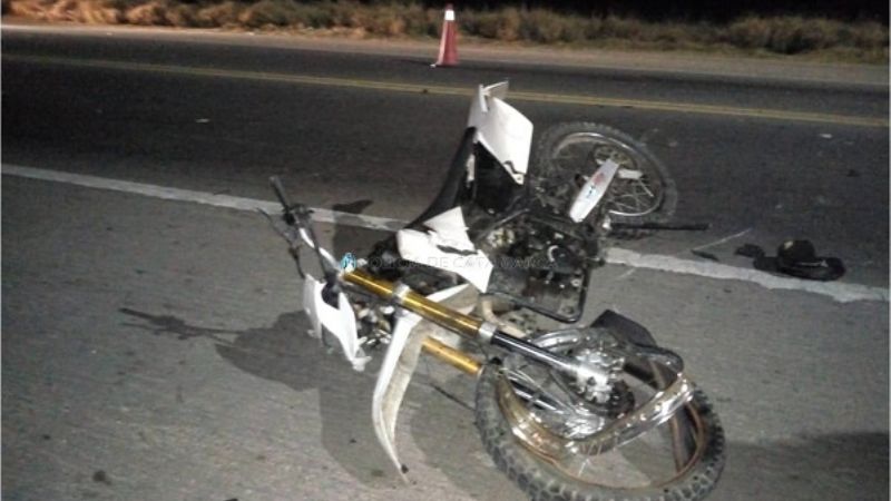 Chocaron una camioneta y una moto