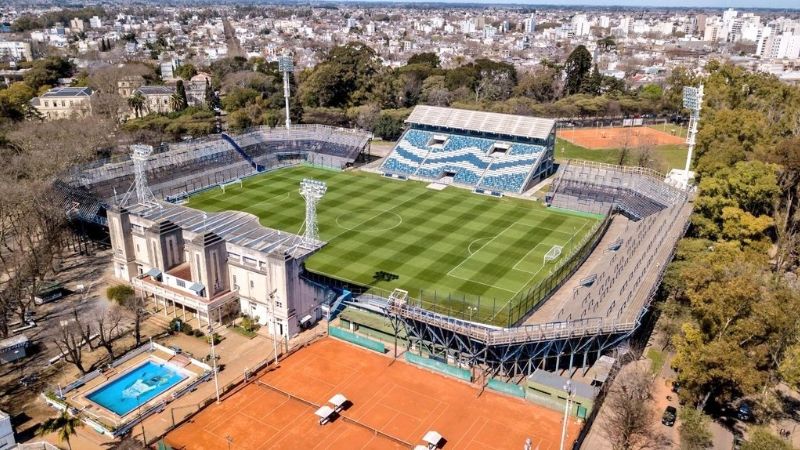 Colosal recibimiento a la “revolución maradoniana” en Gimnasia