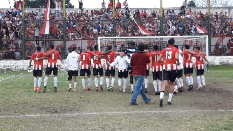 Villa Cubas goleó a San Lorenzo y “manda” en la Capital