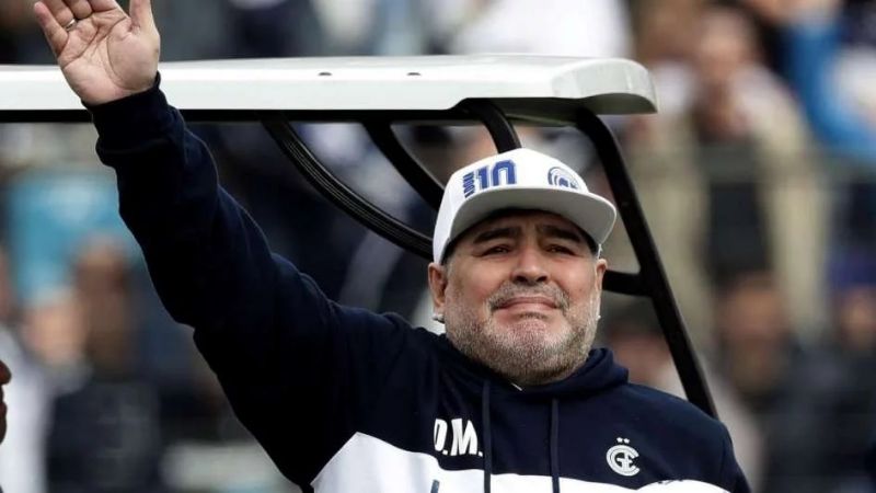 Con una fiesta increíble Maradona fue presentado en Gimnasia