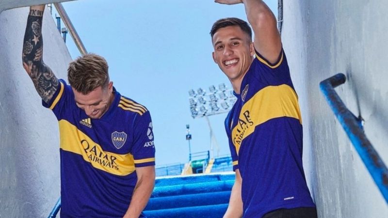 Boca presentó la nueva camiseta tras el cambio de marca